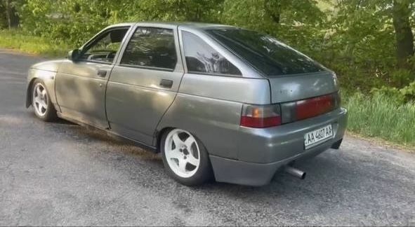 Сірий ВАЗ 2112, об'ємом двигуна 1.8 л та пробігом 330 тис. км за 2550 $, фото 1 на Automoto.ua