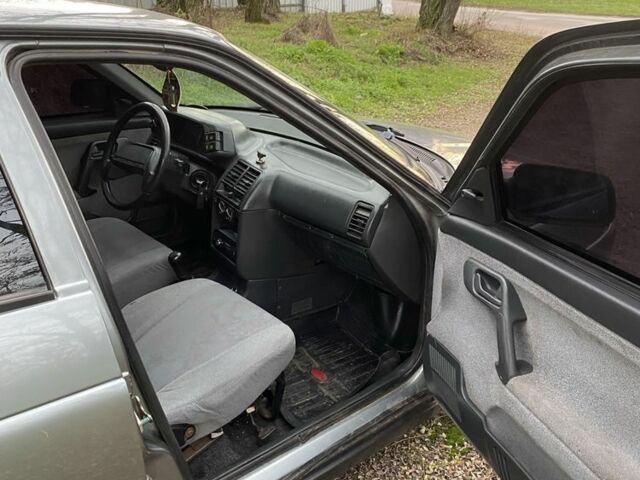 Серый ВАЗ 2112, объемом двигателя 1.6 л и пробегом 230 тыс. км за 1850 $, фото 5 на Automoto.ua