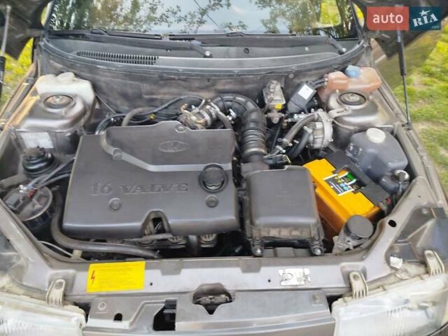 Серый ВАЗ 2112, объемом двигателя 1.6 л и пробегом 210 тыс. км за 2299 $, фото 7 на Automoto.ua