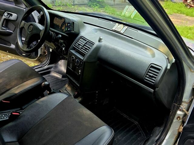 Серый ВАЗ 2112, объемом двигателя 1.6 л и пробегом 250 тыс. км за 950 $, фото 11 на Automoto.ua