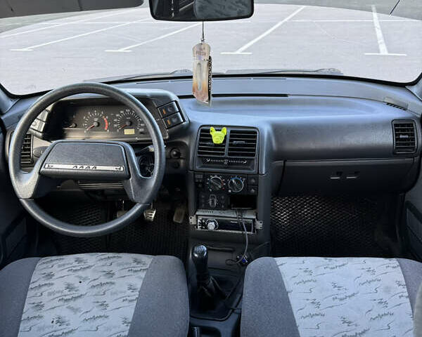 Серый ВАЗ 2112, объемом двигателя 1.6 л и пробегом 147 тыс. км за 2000 $, фото 5 на Automoto.ua