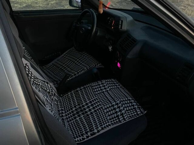 Серый ВАЗ 2112, объемом двигателя 1.6 л и пробегом 340 тыс. км за 1500 $, фото 7 на Automoto.ua