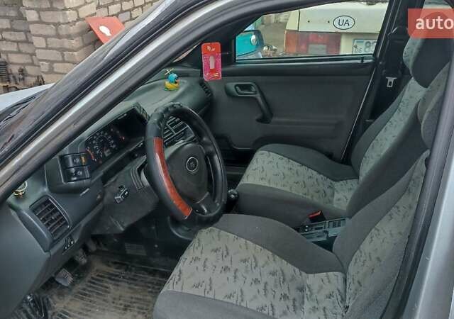 Сірий ВАЗ 2112, об'ємом двигуна 1.6 л та пробігом 182 тис. км за 1650 $, фото 8 на Automoto.ua