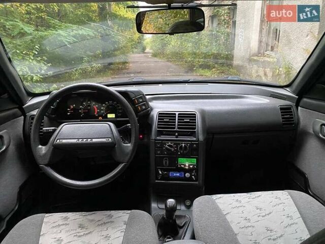 Синий ВАЗ 2112, объемом двигателя 1.6 л и пробегом 300 тыс. км за 2000 $, фото 5 на Automoto.ua
