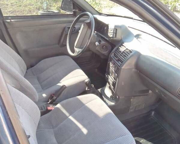 Синий ВАЗ 2112, объемом двигателя 1.6 л и пробегом 155 тыс. км за 2000 $, фото 3 на Automoto.ua