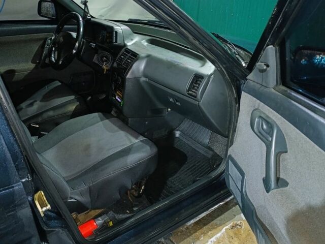 Синий ВАЗ 2112, объемом двигателя 2 л и пробегом 181 тыс. км за 1699 $, фото 6 на Automoto.ua