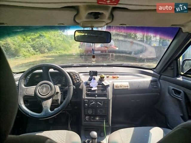 Зелений ВАЗ 2112, об'ємом двигуна 1.6 л та пробігом 228 тис. км за 1900 $, фото 1 на Automoto.ua