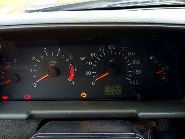 Зеленый ВАЗ 2112, объемом двигателя 1.6 л и пробегом 212 тыс. км за 1500 $, фото 5 на Automoto.ua