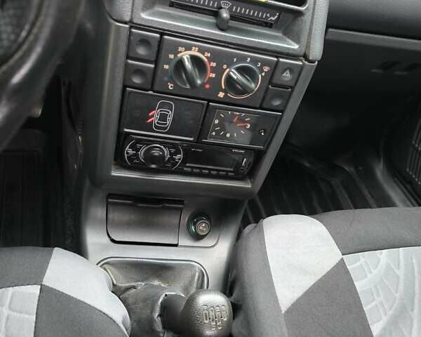 Зеленый ВАЗ 2112, объемом двигателя 1.6 л и пробегом 249 тыс. км за 2700 $, фото 11 на Automoto.ua