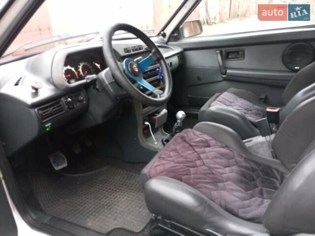Белый ВАЗ 2113 Самара, объемом двигателя 1 л и пробегом 200 тыс. км за 2350 $, фото 6 на Automoto.ua