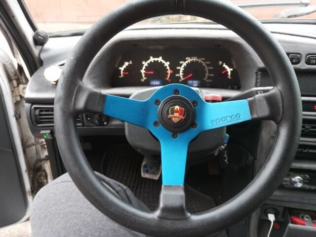 Білий ВАЗ 2113 Самара, об'ємом двигуна 1 л та пробігом 200 тис. км за 2350 $, фото 2 на Automoto.ua