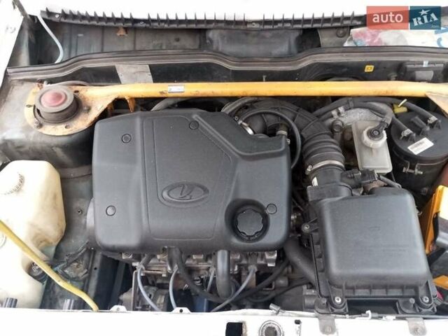 Белый ВАЗ 2113 Самара, объемом двигателя 1 л и пробегом 200 тыс. км за 2350 $, фото 3 на Automoto.ua