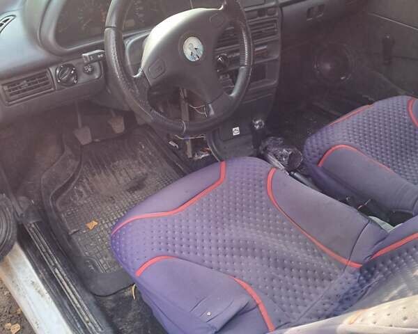 Белый ВАЗ 2113 Самара, объемом двигателя 1.6 л и пробегом 138 тыс. км за 1200 $, фото 3 на Automoto.ua