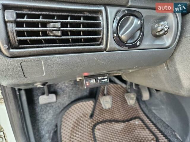 Білий ВАЗ 2113 Самара, об'ємом двигуна 1.6 л та пробігом 200 тис. км за 2350 $, фото 13 на Automoto.ua