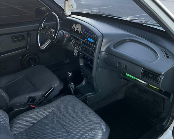 Белый ВАЗ 2113 Самара, объемом двигателя 1.6 л и пробегом 45 тыс. км за 3000 $, фото 32 на Automoto.ua