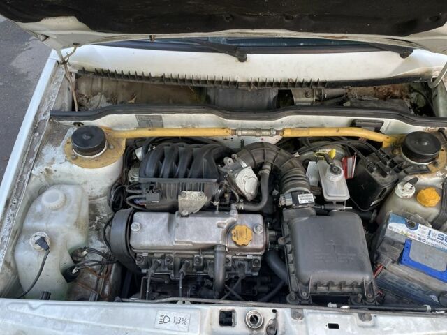 Белый ВАЗ 2113 Самара, объемом двигателя 1.5 л и пробегом 107 тыс. км за 1500 $, фото 6 на Automoto.ua