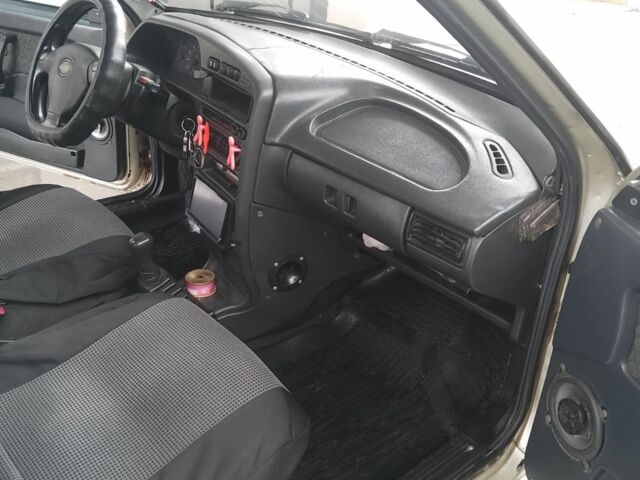 Бежевый ВАЗ 2113 Самара, объемом двигателя 1.5 л и пробегом 300 тыс. км за 1500 $, фото 6 на Automoto.ua