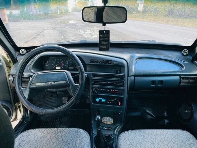 ВАЗ 2113 Самара 2006 в Малой Виске на Automoto.ua Бежевый ВАЗ 2113 Самара, объемом двигателя 1.6 л и пробегом 190 тыс. км за 1950 $, фото 4 на Automoto.ua