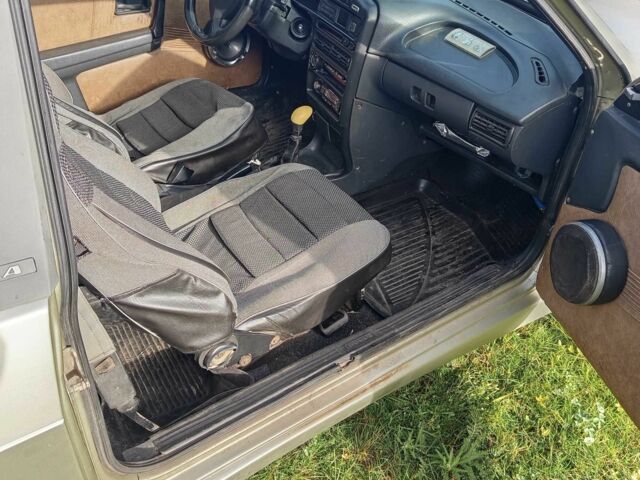 Бежевий ВАЗ 2113 Самара, об'ємом двигуна 1.5 л та пробігом 130 тис. км за 1734 $, фото 5 на Automoto.ua