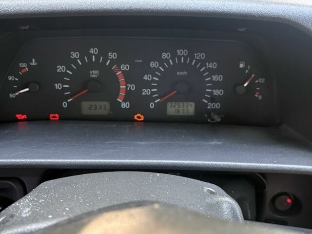 Черный ВАЗ 2113 Самара, объемом двигателя 1.5 л и пробегом 318 тыс. км за 1000 $, фото 6 на Automoto.ua