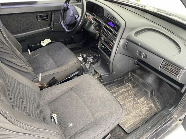 Черный ВАЗ 2113 Самара, объемом двигателя 1.5 л и пробегом 200 тыс. км за 1000 $, фото 12 на Automoto.ua