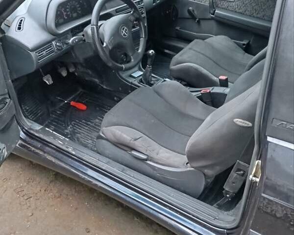 Черный ВАЗ 2113 Самара, объемом двигателя 1.5 л и пробегом 250 тыс. км за 1350 $, фото 5 на Automoto.ua