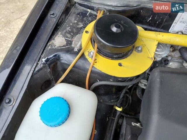 Чорний ВАЗ 2113 Самара, об'ємом двигуна 1.6 л та пробігом 300 тис. км за 1350 $, фото 13 на Automoto.ua