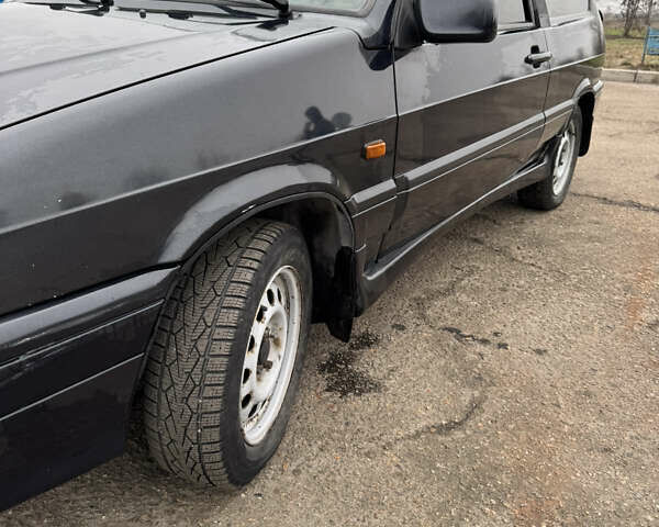 Черный ВАЗ 2113 Самара, объемом двигателя 1.6 л и пробегом 100 тыс. км за 2000 $, фото 4 на Automoto.ua