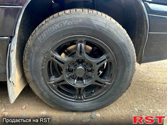 Чорний ВАЗ 2113 Самара, об'ємом двигуна 1.6 л та пробігом 180 тис. км за 1500 $, фото 4 на Automoto.ua