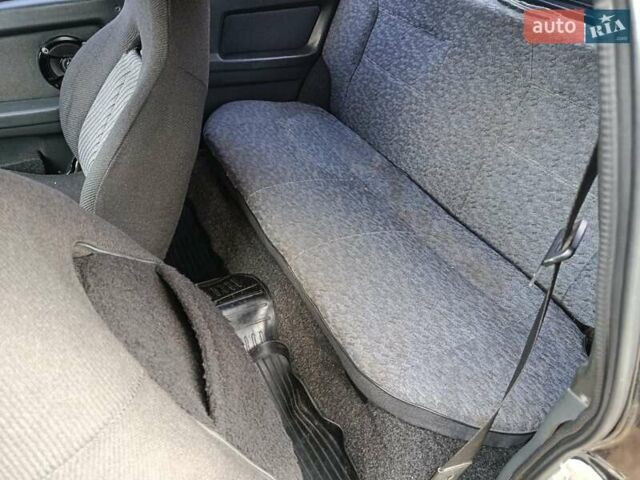 Чорний ВАЗ 2113 Самара, об'ємом двигуна 1.6 л та пробігом 210 тис. км за 1900 $, фото 7 на Automoto.ua