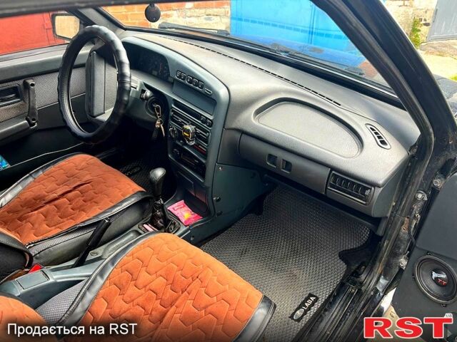 Чорний ВАЗ 2113 Самара, об'ємом двигуна 1.6 л та пробігом 180 тис. км за 1500 $, фото 5 на Automoto.ua