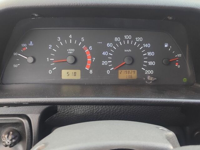 Черный ВАЗ 2113 Самара, объемом двигателя 1.6 л и пробегом 220 тыс. км за 1900 $, фото 12 на Automoto.ua