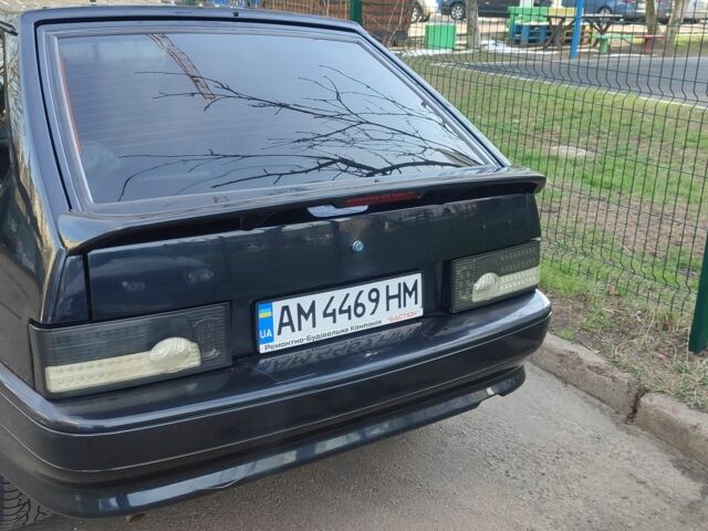 Черный ВАЗ 2113 Самара, объемом двигателя 1.6 л и пробегом 220 тыс. км за 1900 $, фото 5 на Automoto.ua