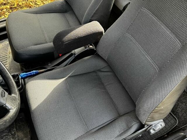 Черный ВАЗ 2113 Самара, объемом двигателя 1.6 л и пробегом 350 тыс. км за 1429 $, фото 5 на Automoto.ua