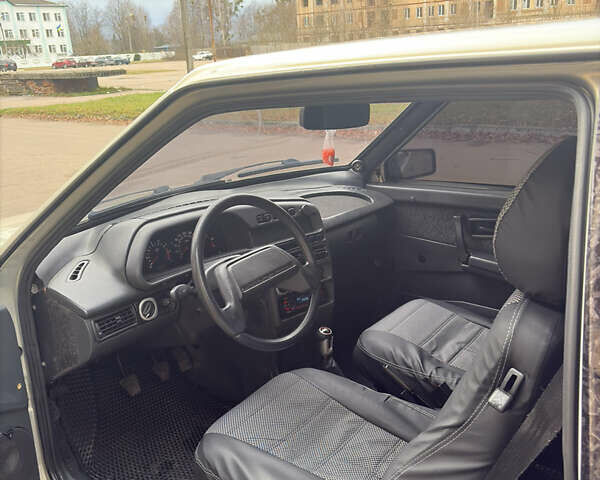 Сірий ВАЗ 2113 Самара, об'ємом двигуна 1.5 л та пробігом 242 тис. км за 1900 $, фото 12 на Automoto.ua