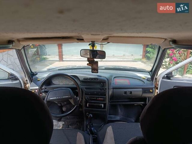 Серый ВАЗ 2113 Самара, объемом двигателя 1.5 л и пробегом 170 тыс. км за 1599 $, фото 4 на Automoto.ua