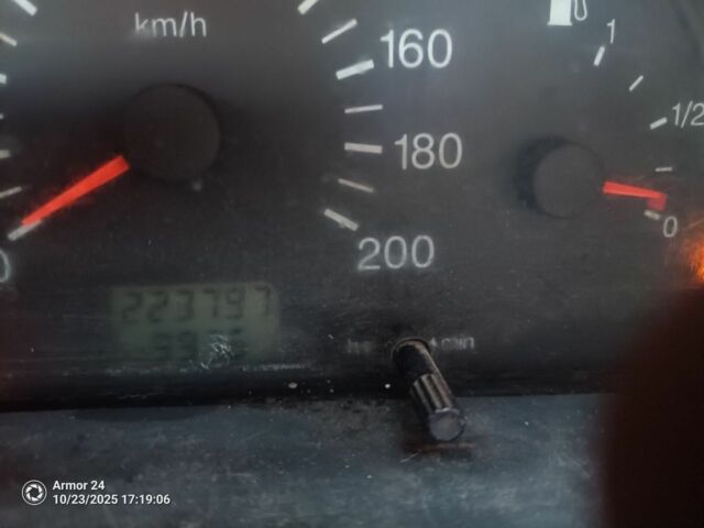 Сірий ВАЗ 2113 Самара, об'ємом двигуна 1.5 л та пробігом 224 тис. км за 1500 $, фото 6 на Automoto.ua