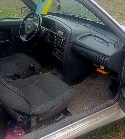 Серый ВАЗ 2113 Самара, объемом двигателя 1.5 л и пробегом 240 тыс. км за 1000 $, фото 9 на Automoto.ua