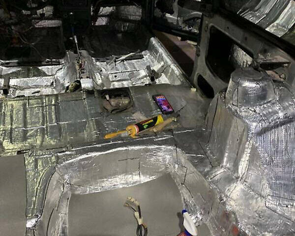 Сірий ВАЗ 2113 Самара, об'ємом двигуна 1.6 л та пробігом 307 тис. км за 1800 $, фото 17 на Automoto.ua