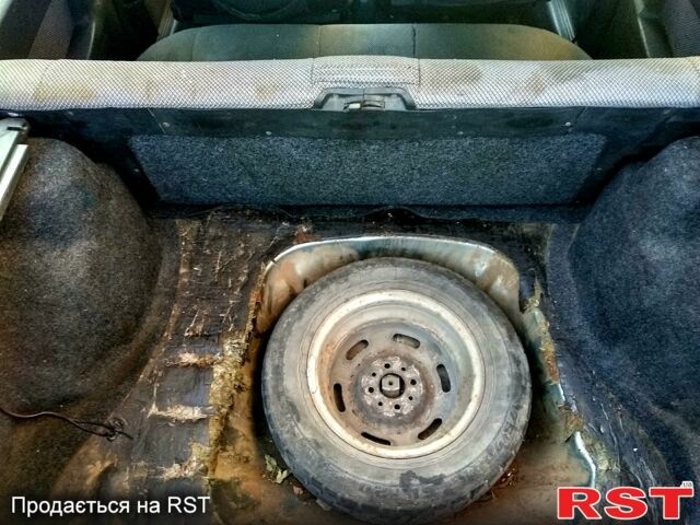 Сірий ВАЗ 2113 Самара, об'ємом двигуна 1.6 л та пробігом 315 тис. км за 1700 $, фото 9 на Automoto.ua