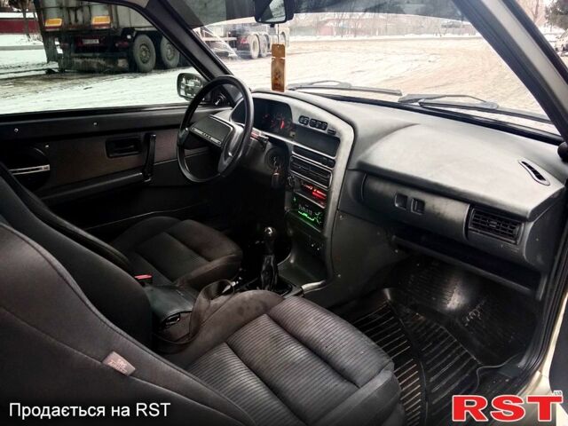 Сірий ВАЗ 2113 Самара, об'ємом двигуна 1.6 л та пробігом 28000 тис. км за 1950 $, фото 5 на Automoto.ua