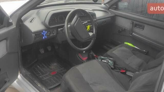 Серый ВАЗ 2113 Самара, объемом двигателя 1.6 л и пробегом 280 тыс. км за 1800 $, фото 6 на Automoto.ua