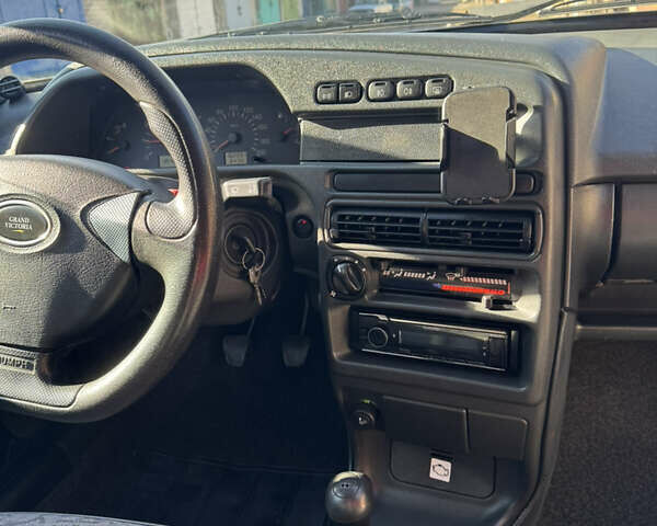 Серый ВАЗ 2113 Самара, объемом двигателя 1.6 л и пробегом 162 тыс. км за 1900 $, фото 16 на Automoto.ua