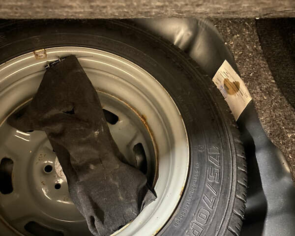 Серый ВАЗ 2113 Самара, объемом двигателя 1.6 л и пробегом 195 тыс. км за 2700 $, фото 6 на Automoto.ua