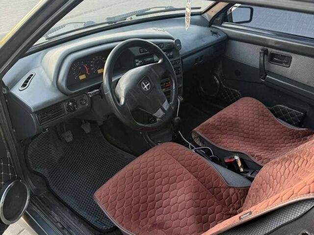 Серый ВАЗ 2113 Самара, объемом двигателя 1.6 л и пробегом 257 тыс. км за 2450 $, фото 3 на Automoto.ua