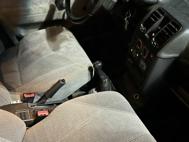 Серый ВАЗ 2113 Самара, объемом двигателя 1.5 л и пробегом 200 тыс. км за 1500 $, фото 4 на Automoto.ua