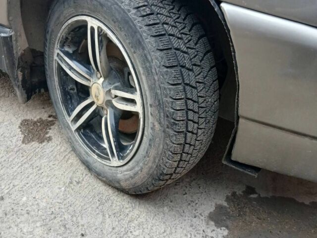 Серый ВАЗ 2113 Самара, объемом двигателя 1.6 л и пробегом 400 тыс. км за 1600 $, фото 5 на Automoto.ua