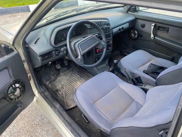 Серый ВАЗ 2113 Самара, объемом двигателя 1.5 л и пробегом 340 тыс. км за 1700 $, фото 6 на Automoto.ua