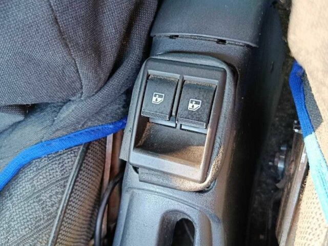 Синій ВАЗ 2113 Самара, об'ємом двигуна 1.5 л та пробігом 250 тис. км за 2000 $, фото 4 на Automoto.ua