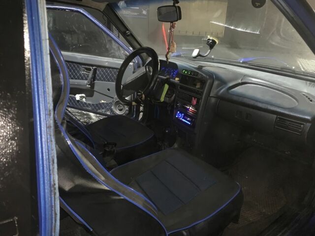 Синій ВАЗ 2113 Самара, об'ємом двигуна 1.5 л та пробігом 1000 тис. км за 950 $, фото 3 на Automoto.ua